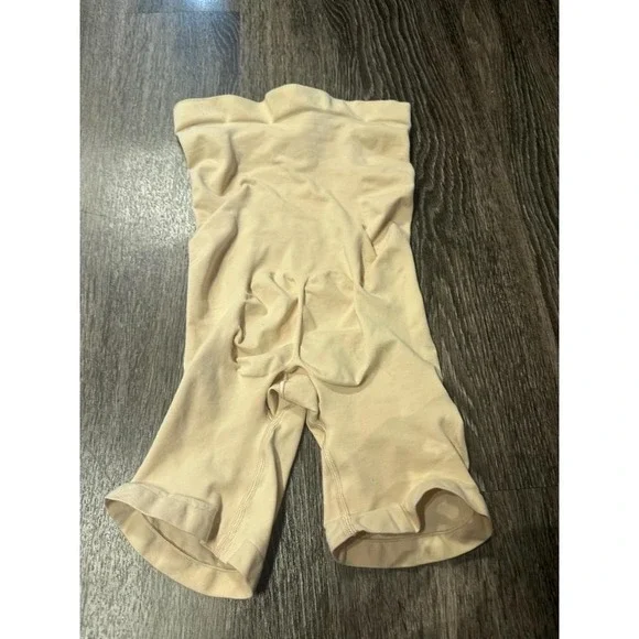 SKIMS Sculpting Compression Shorts Beige Size 2XL - Picture 2 of 3